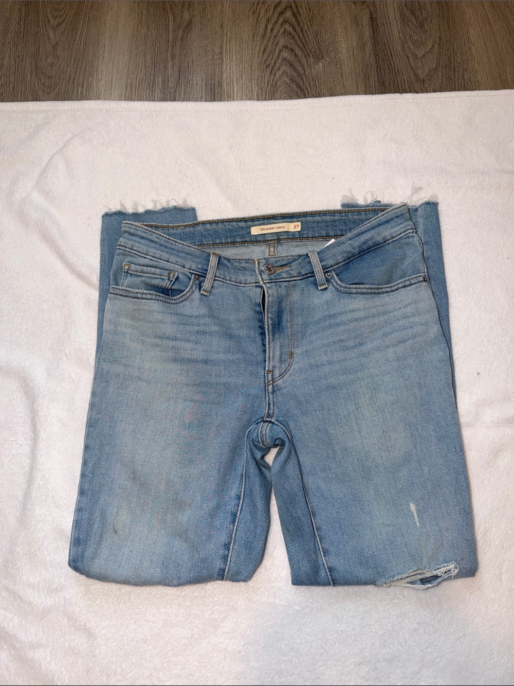 Levi's Light Blue Skinny Jeans with Knee Rip